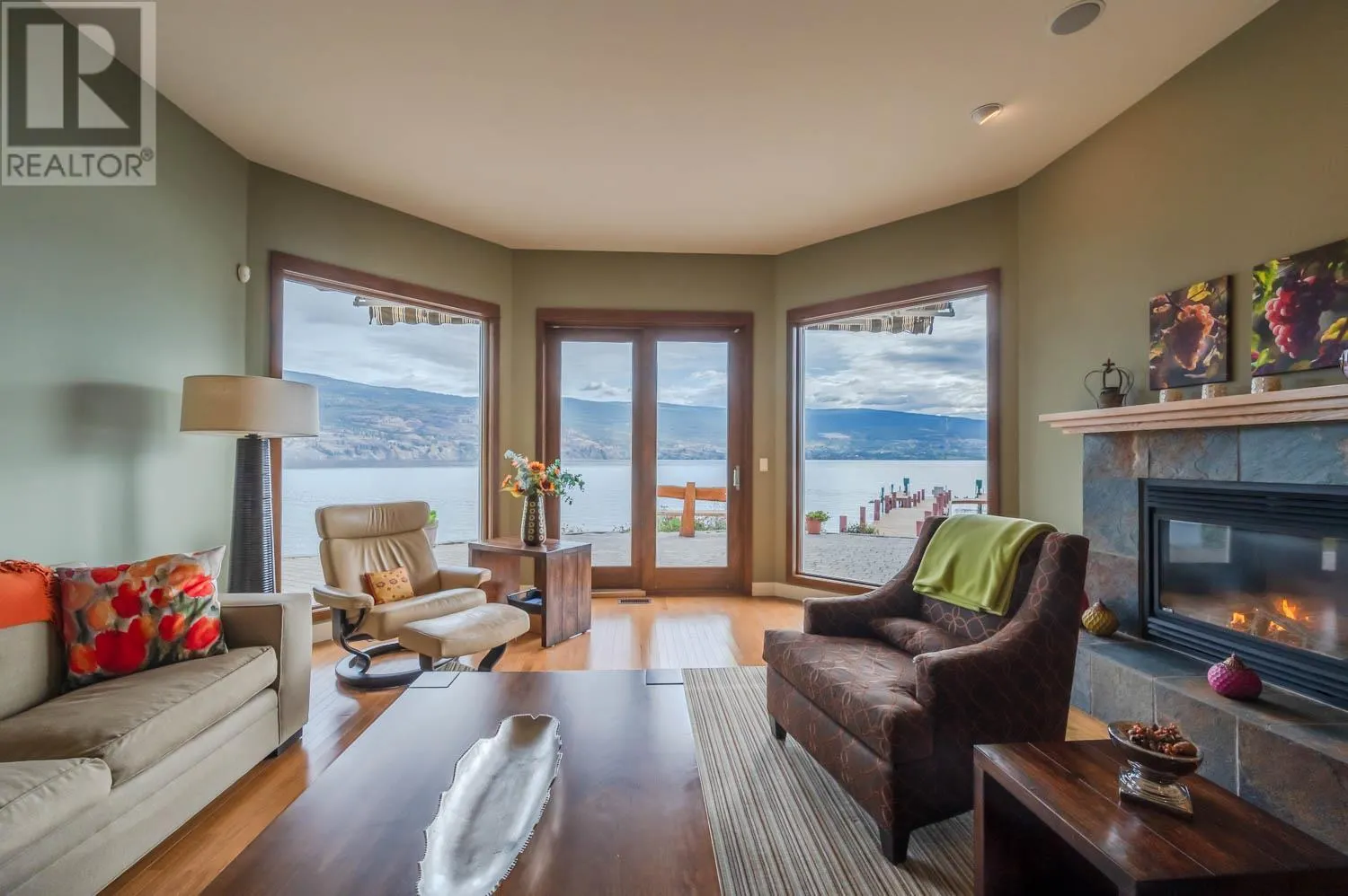 17019 Lakeshore Drive N