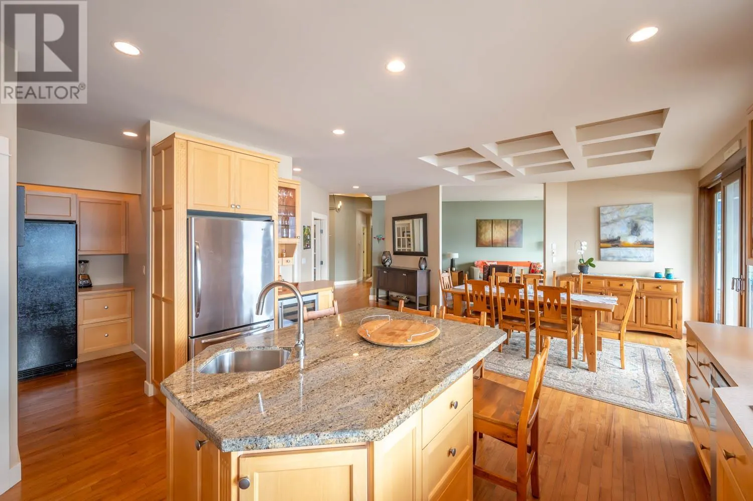 17019 Lakeshore Drive N