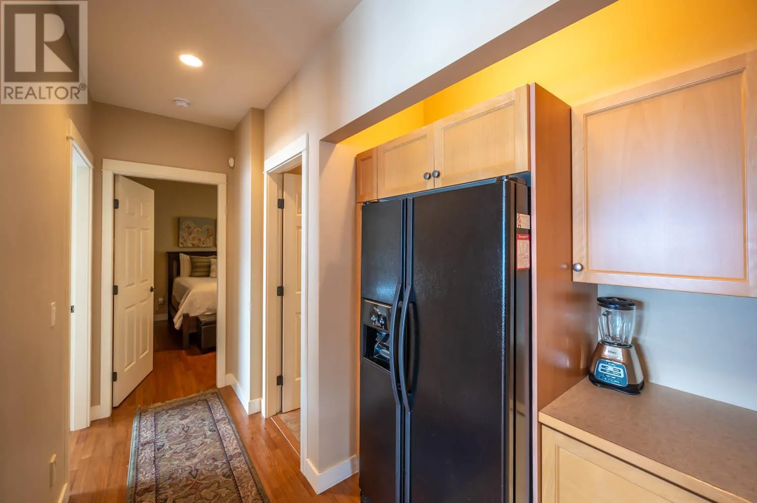 17019 Lakeshore Drive N