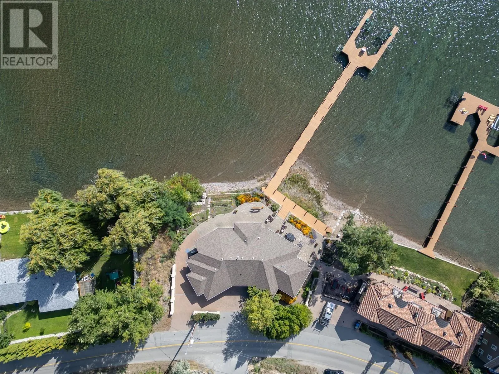 17019 Lakeshore Drive N