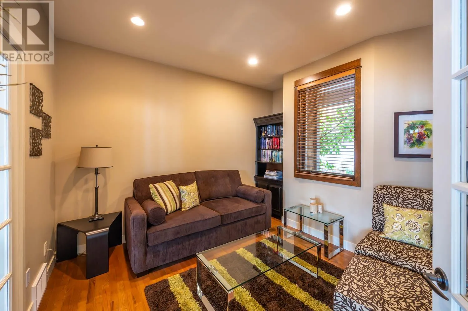 17019 Lakeshore Drive N