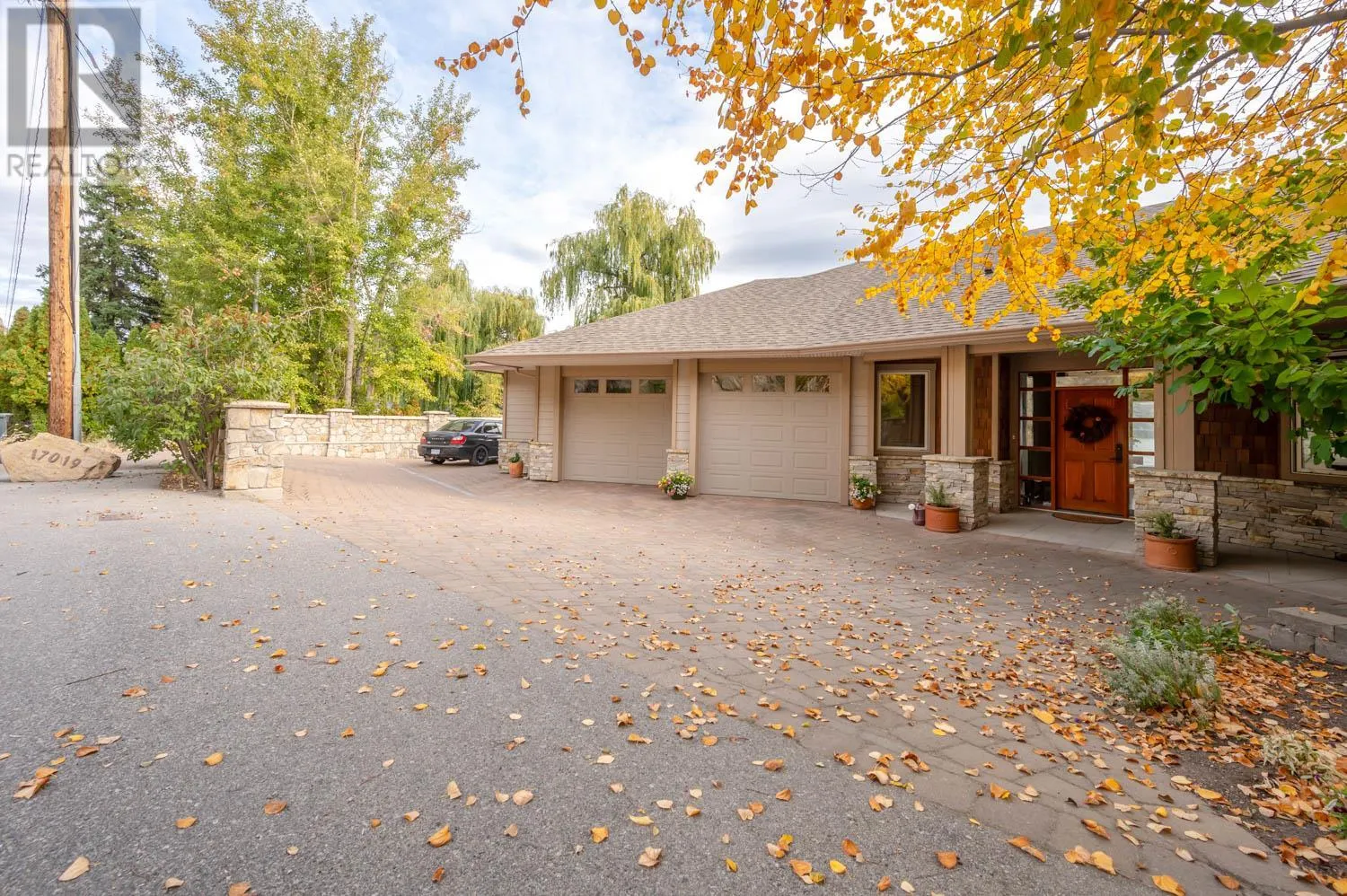 17019 Lakeshore Drive N
