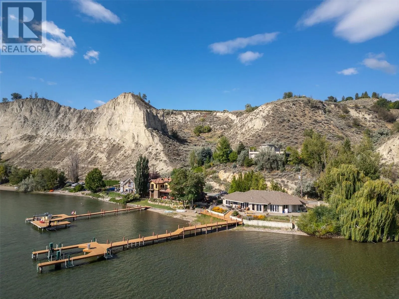 17019 Lakeshore Drive N