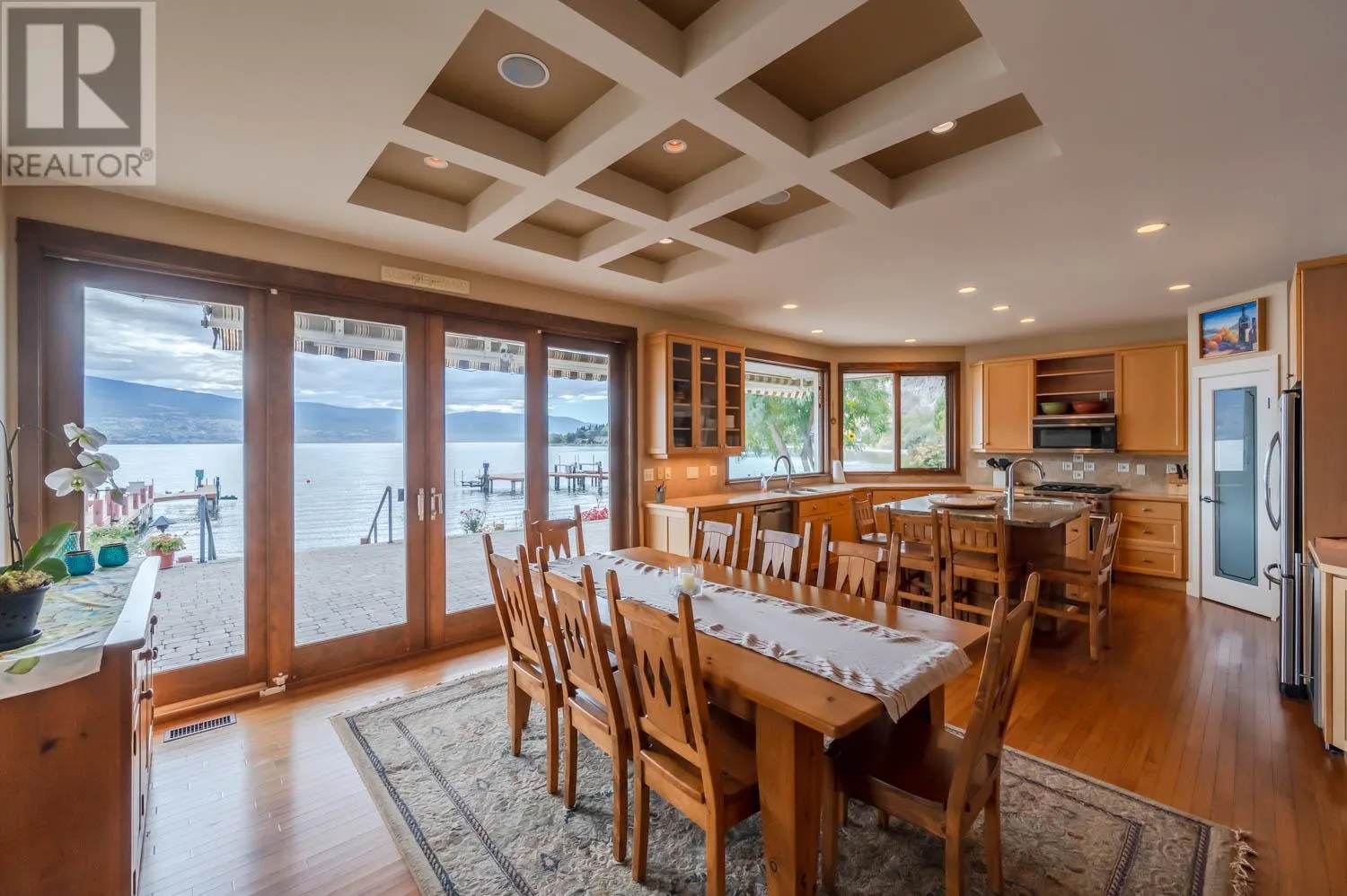 17019 Lakeshore Drive N