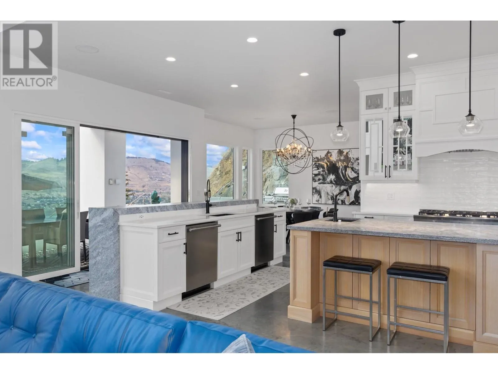 112 Sunset Boulevard