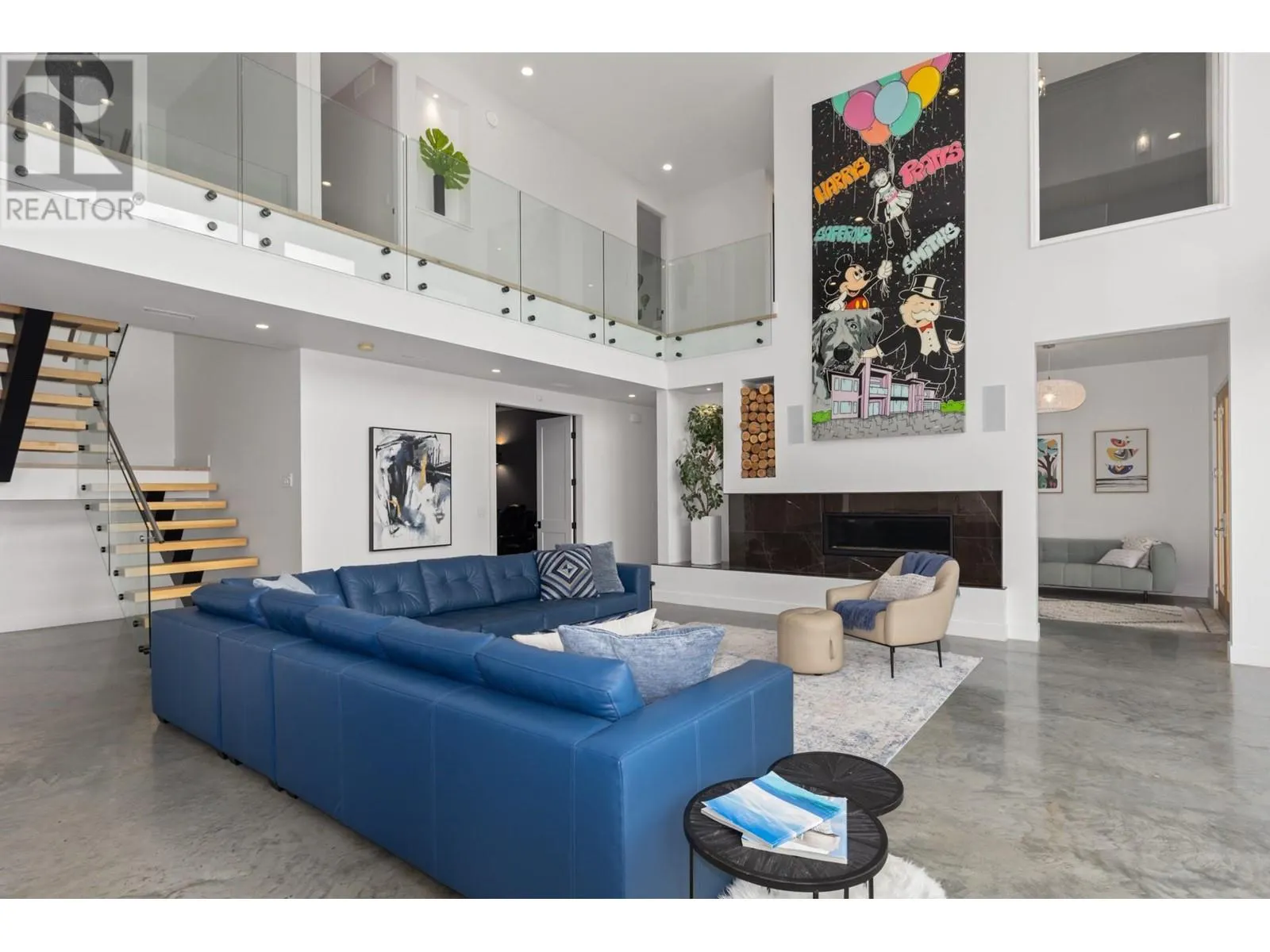 112 Sunset Boulevard