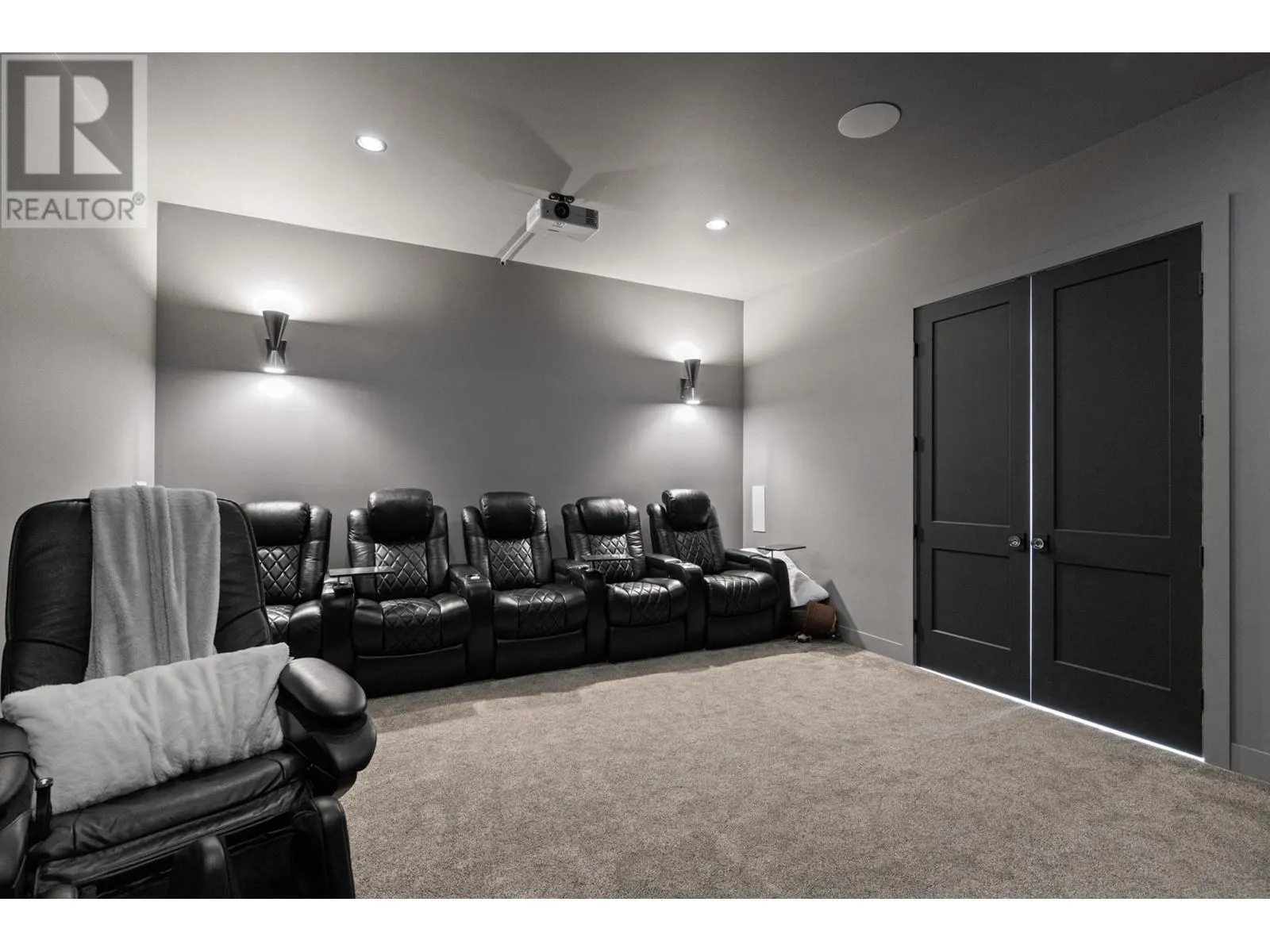 112 Sunset Boulevard