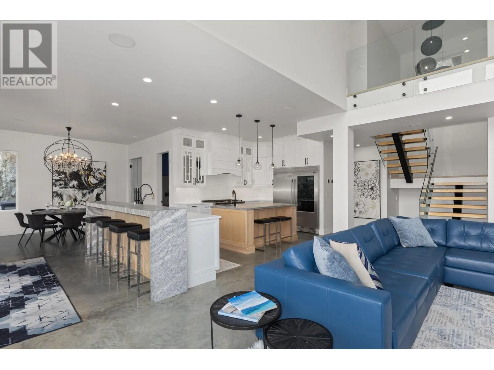 112 Sunset Boulevard
