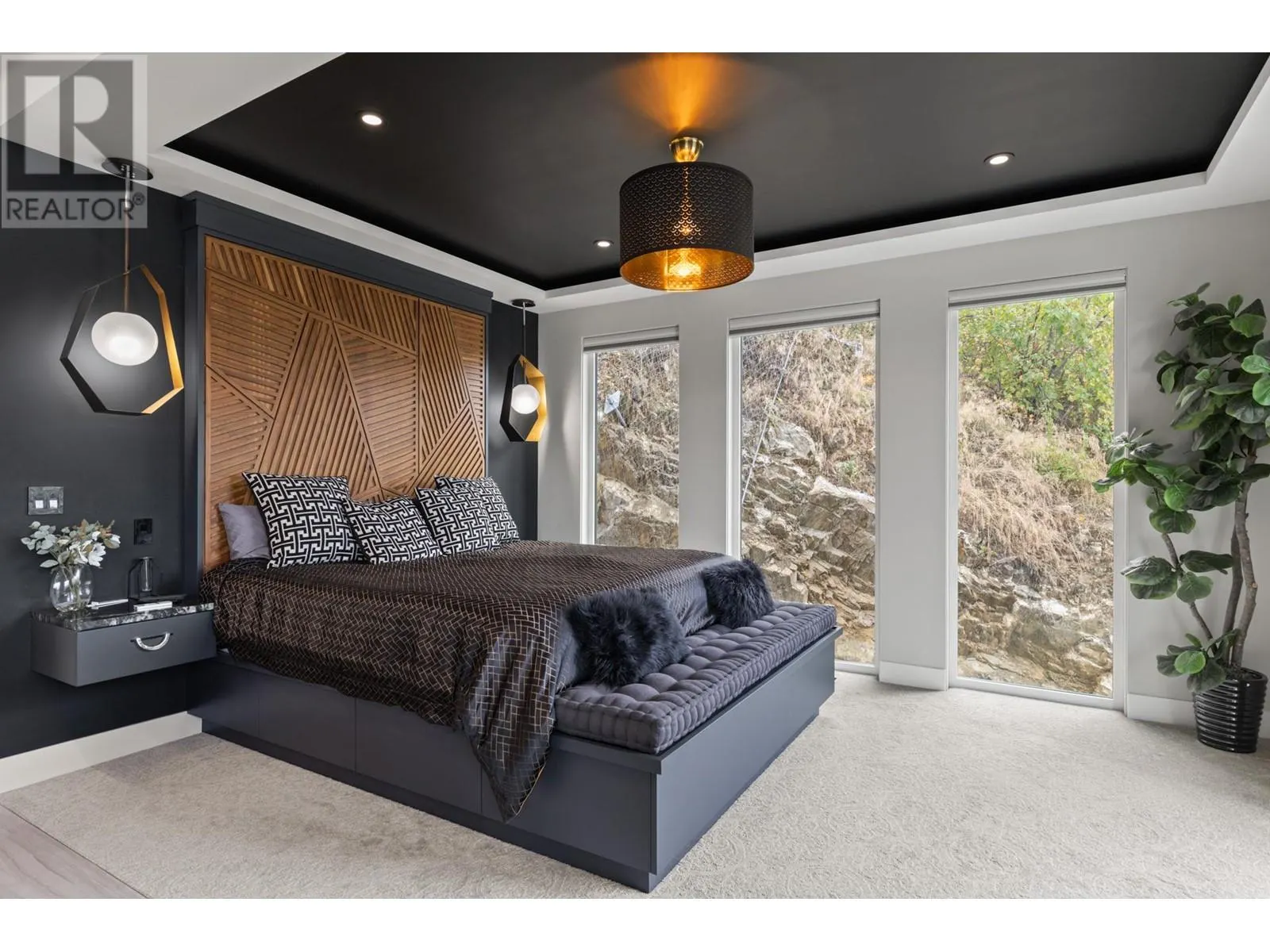 112 Sunset Boulevard