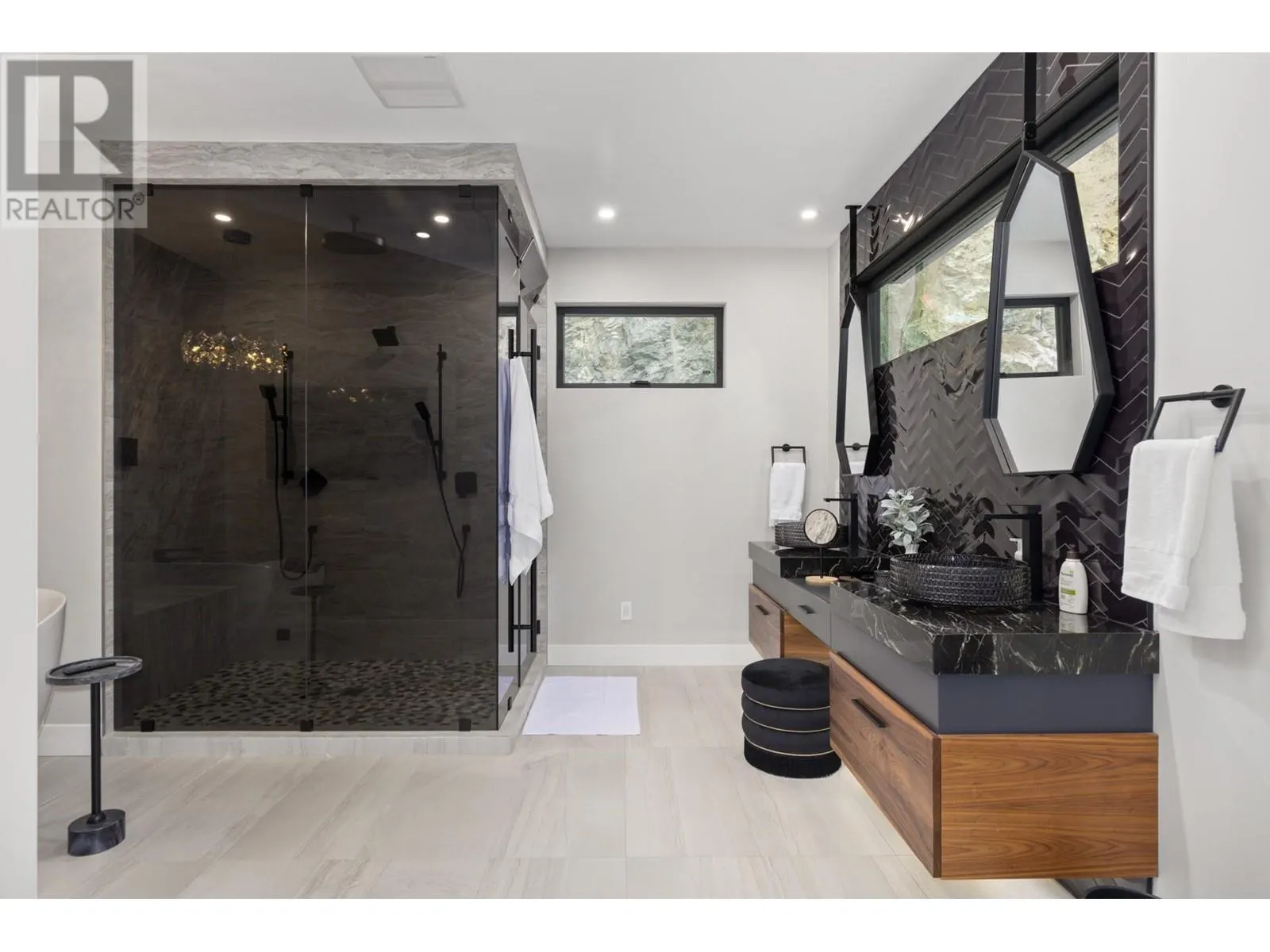 112 Sunset Boulevard