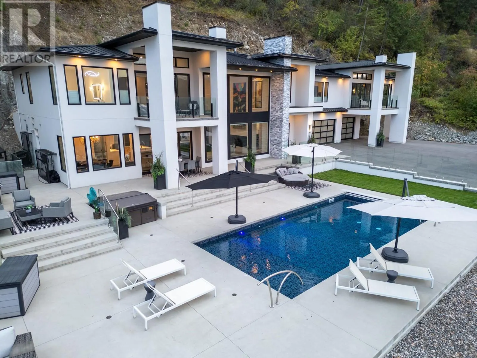 112 Sunset Boulevard