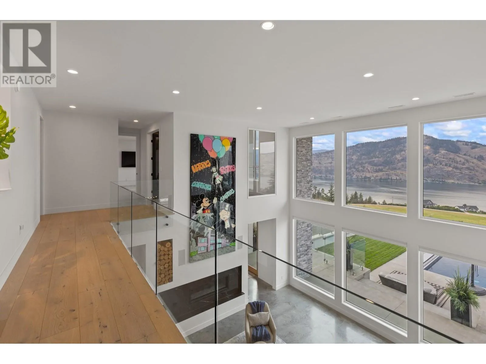 112 Sunset Boulevard