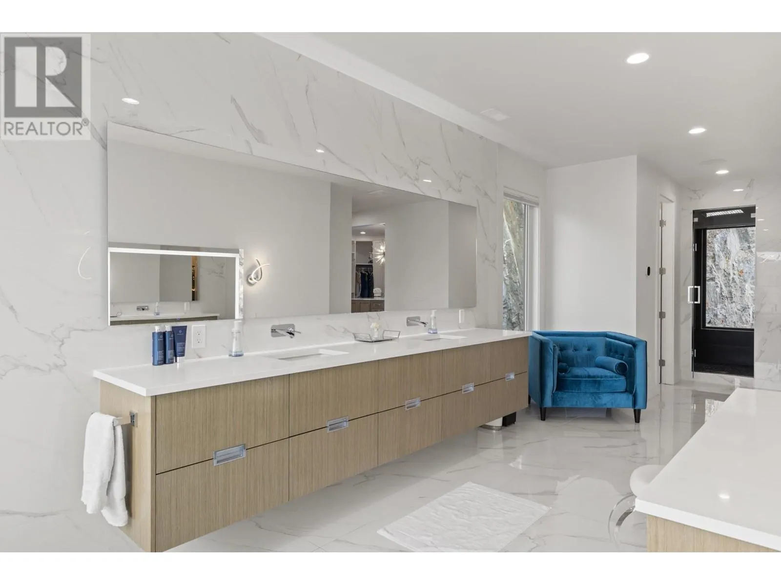 112 Sunset Boulevard