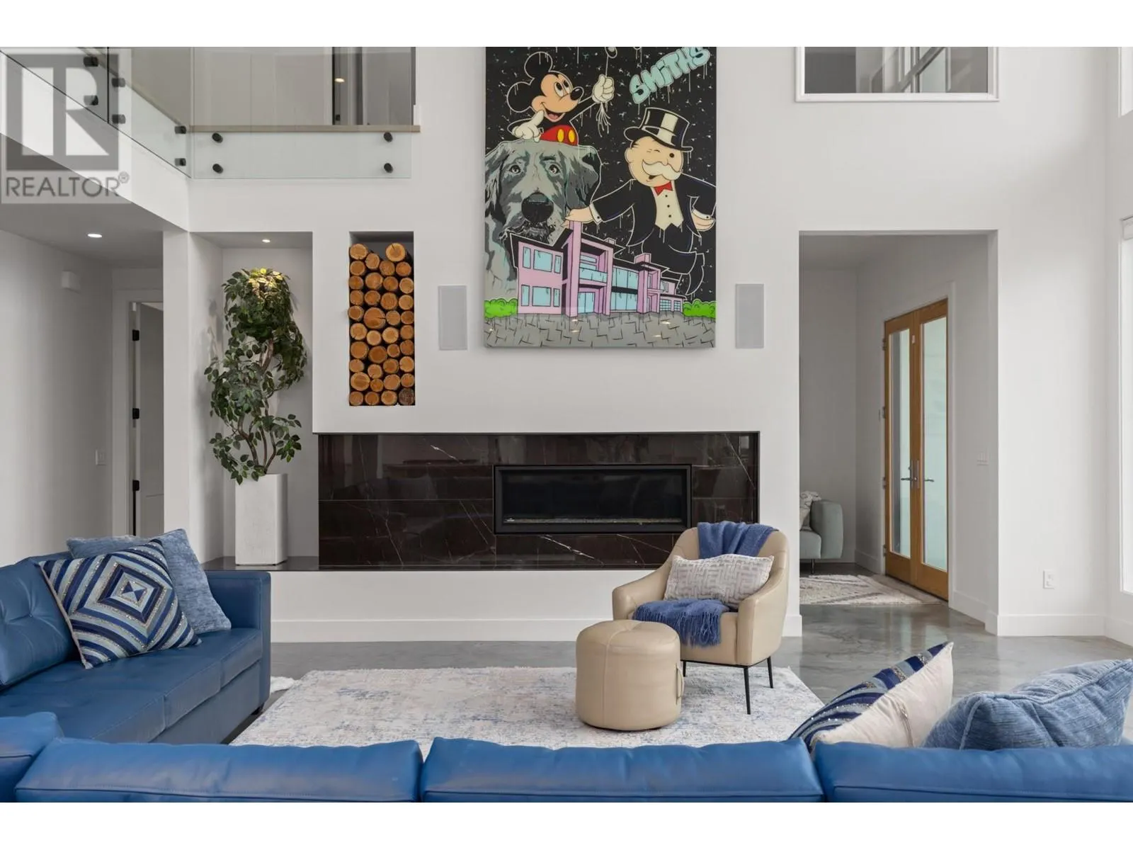 112 Sunset Boulevard