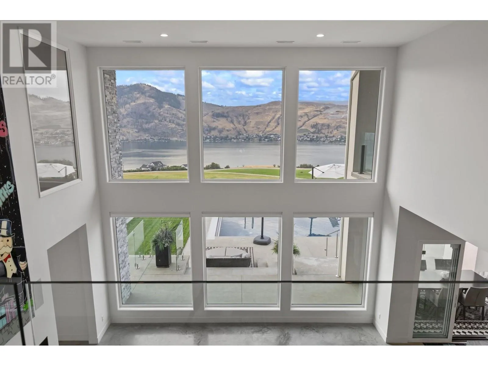 112 Sunset Boulevard
