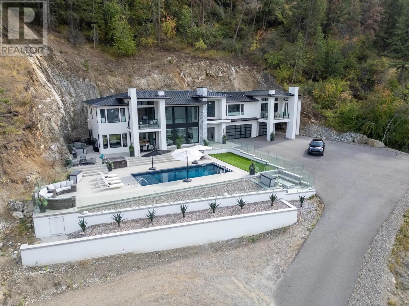 112 Sunset Boulevard