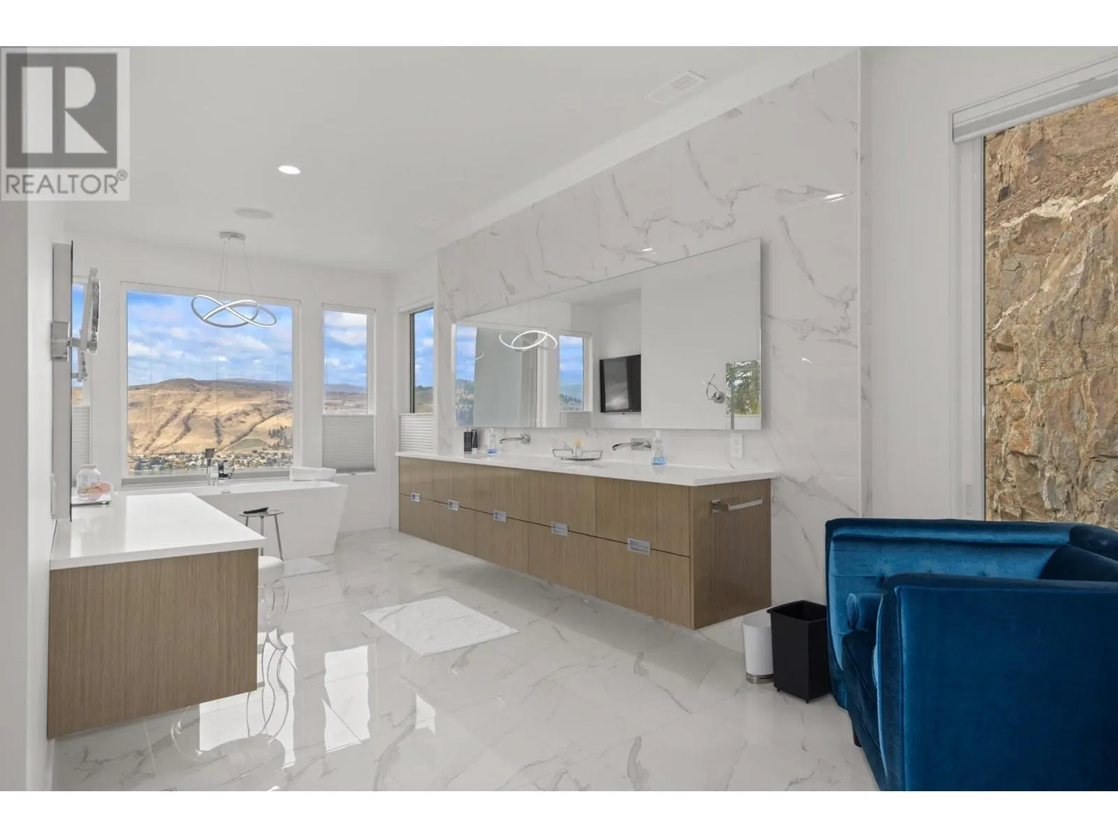 112 Sunset Boulevard