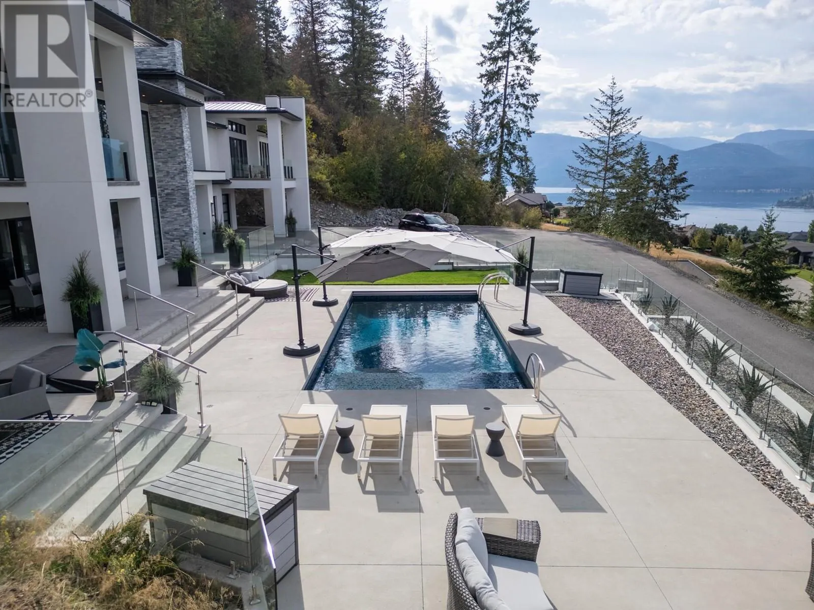 112 Sunset Boulevard