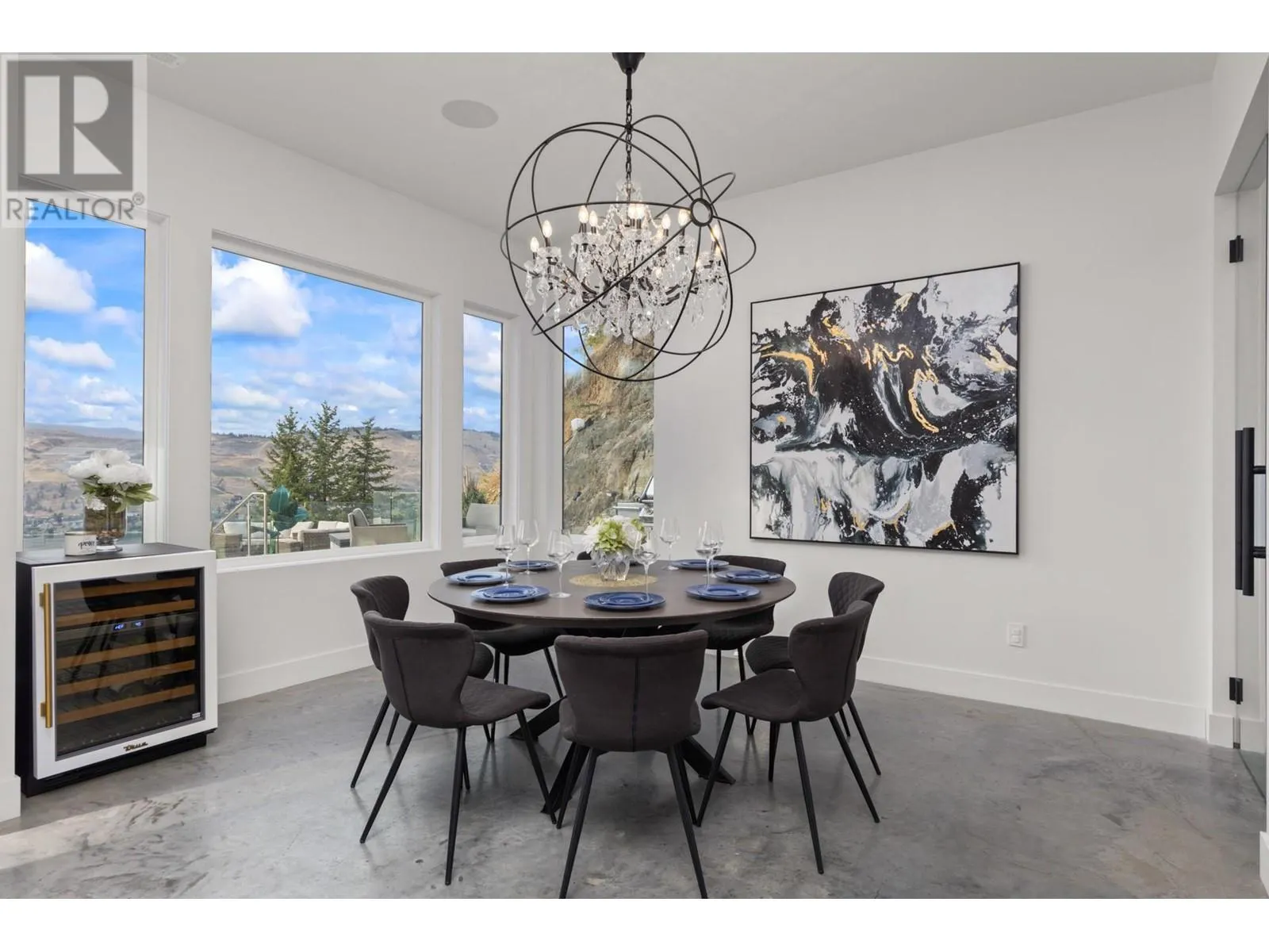 112 Sunset Boulevard