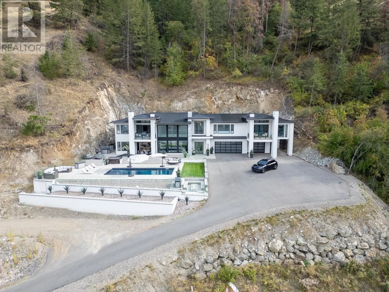 112 Sunset Boulevard