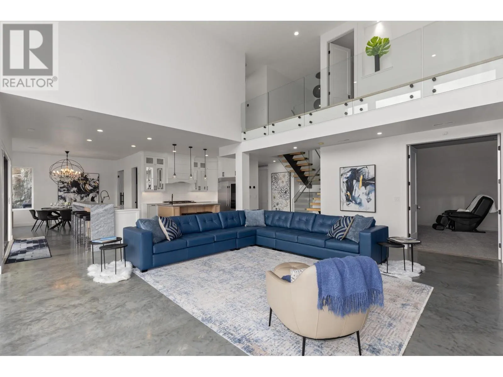 112 Sunset Boulevard