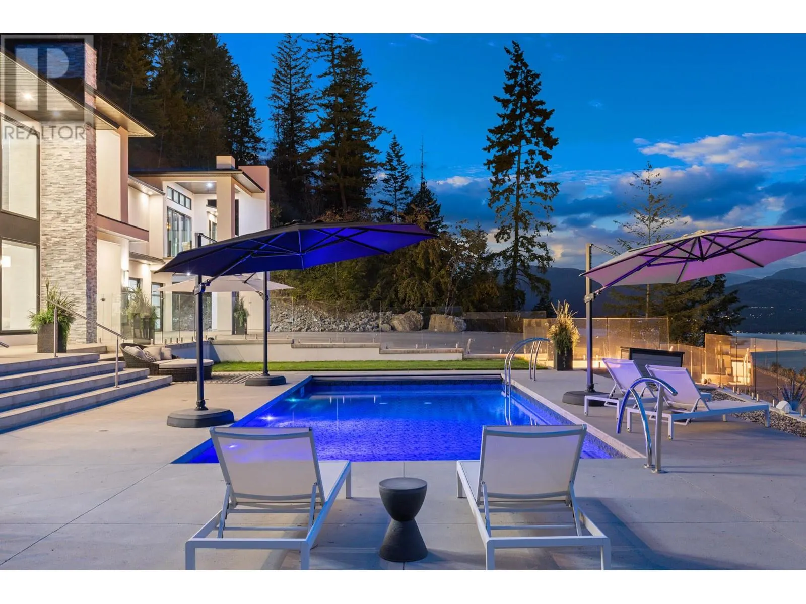 112 Sunset Boulevard