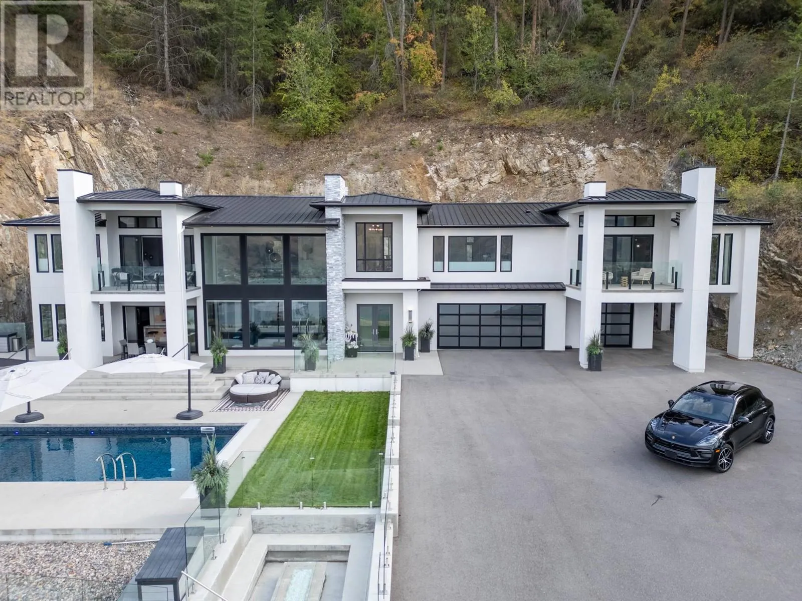 112 Sunset Boulevard