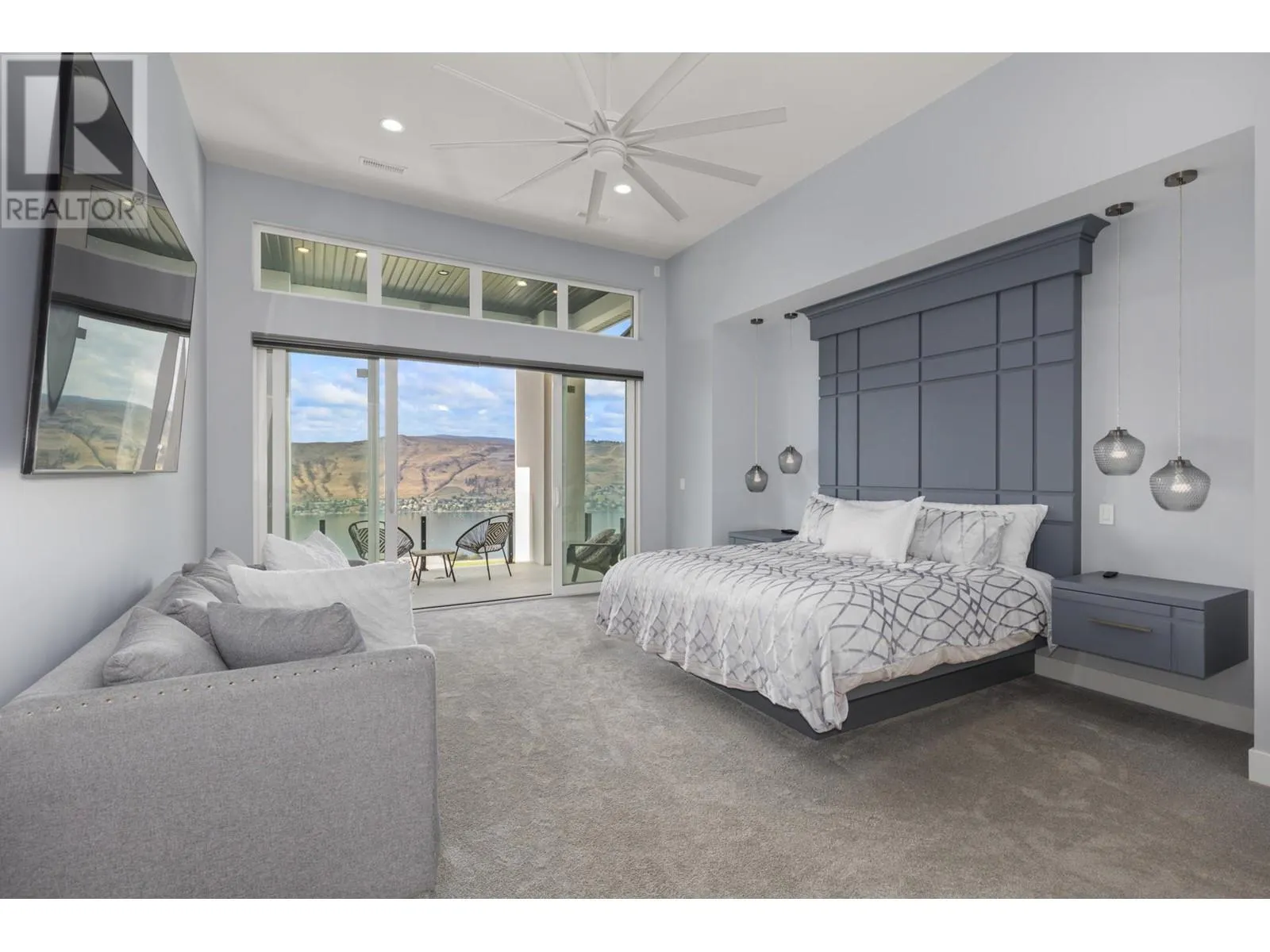 112 Sunset Boulevard