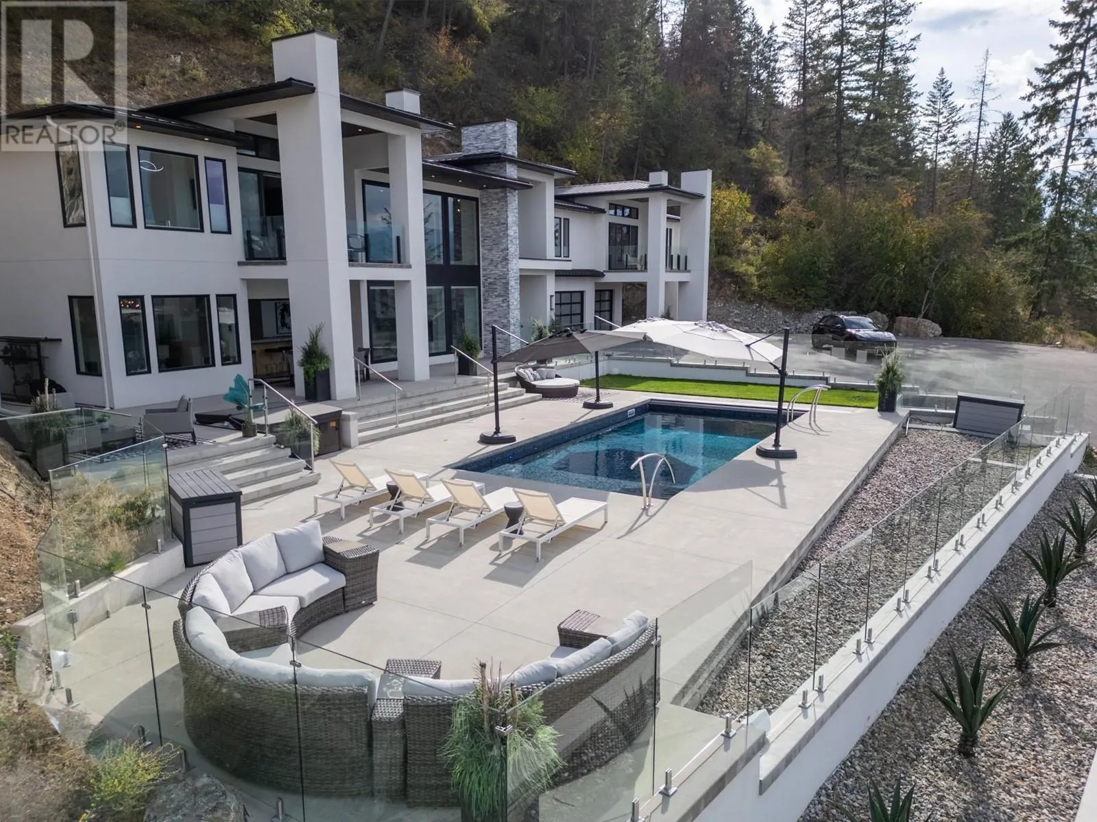 112 Sunset Boulevard