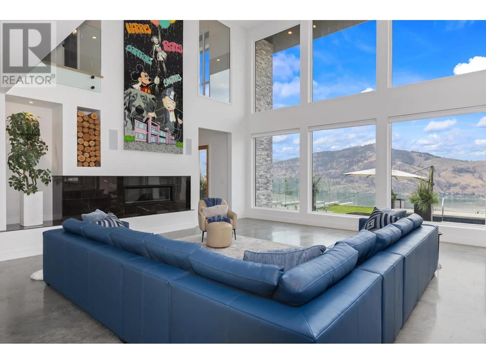 112 Sunset Boulevard