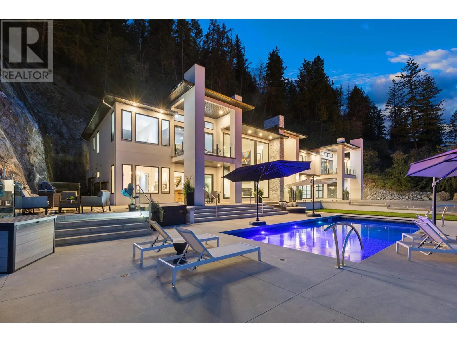 112 Sunset Boulevard