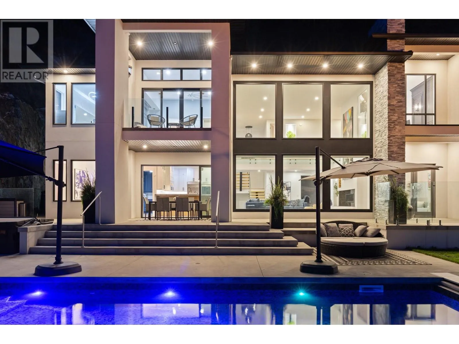 112 Sunset Boulevard