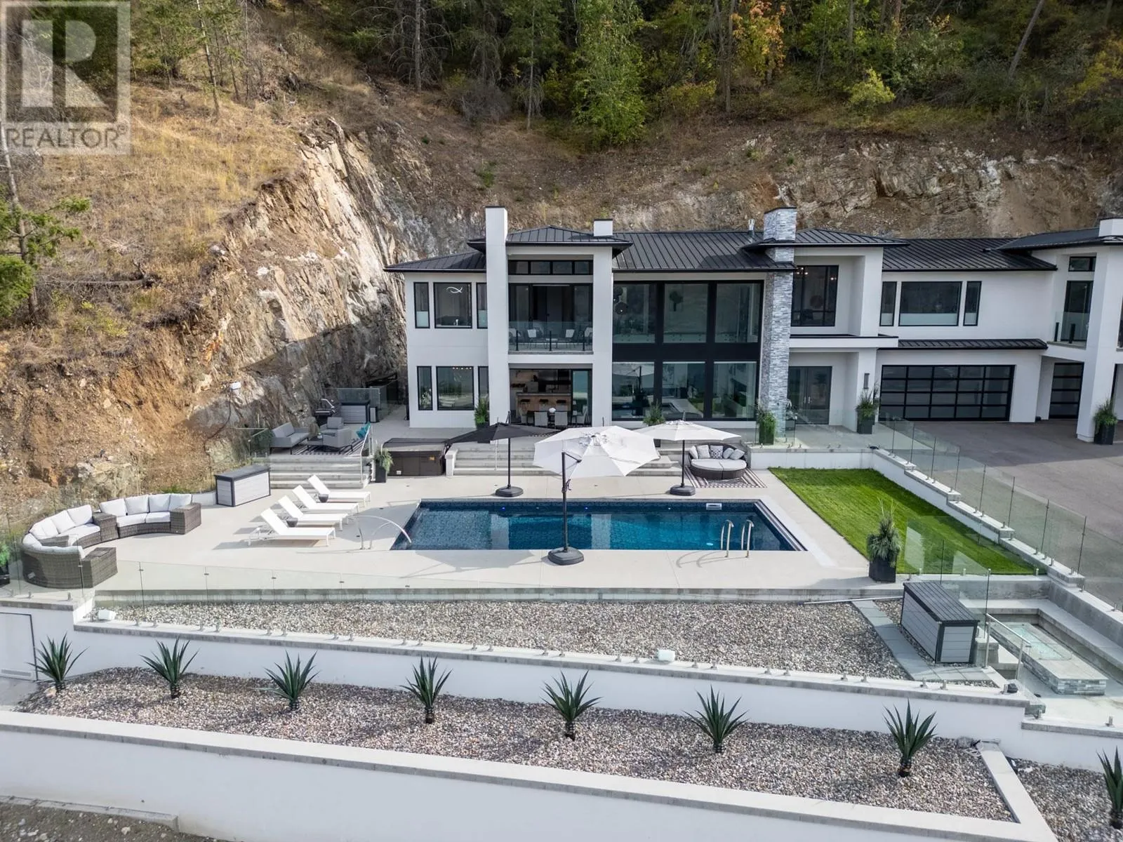 112 Sunset Boulevard