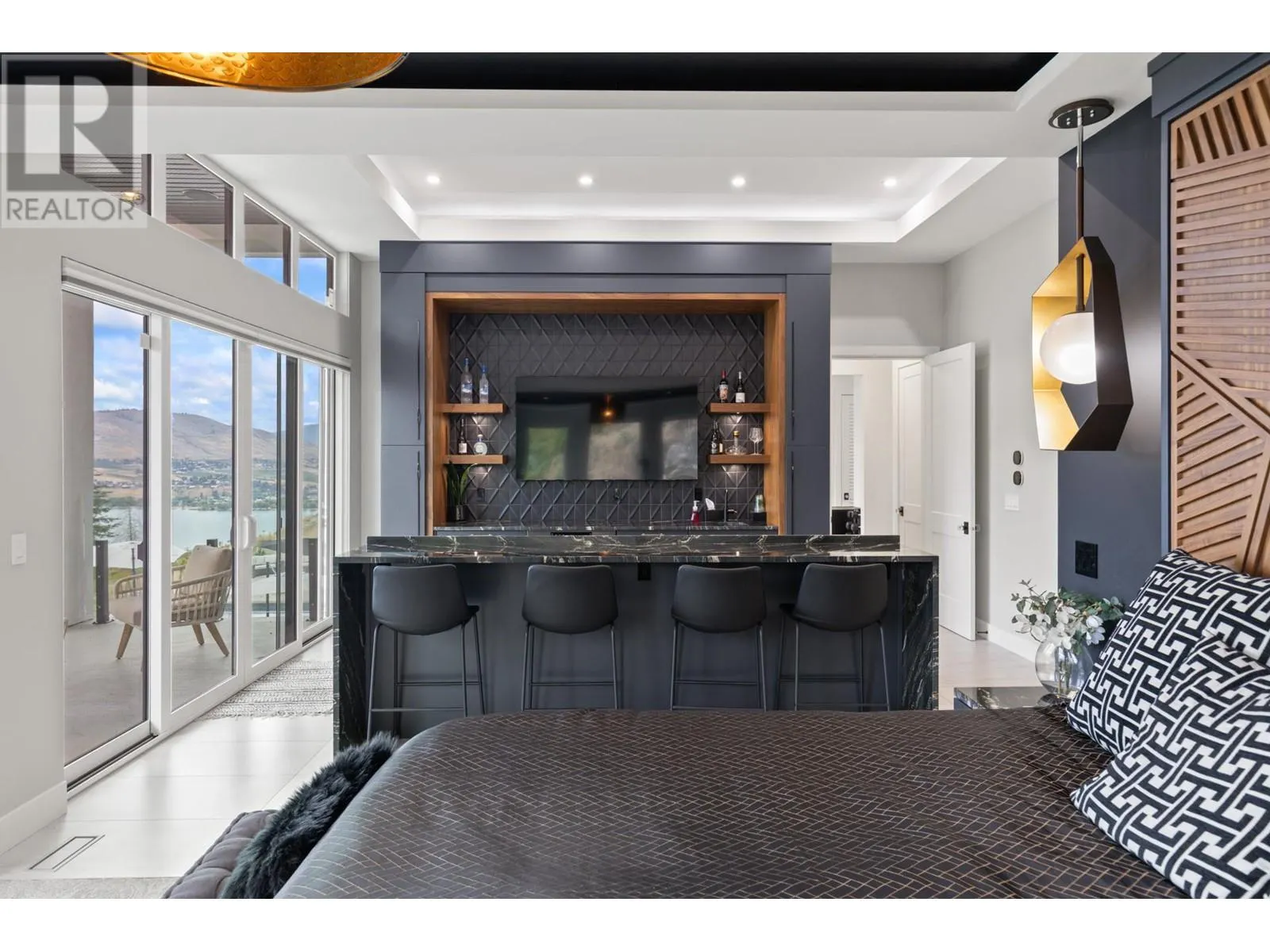 112 Sunset Boulevard