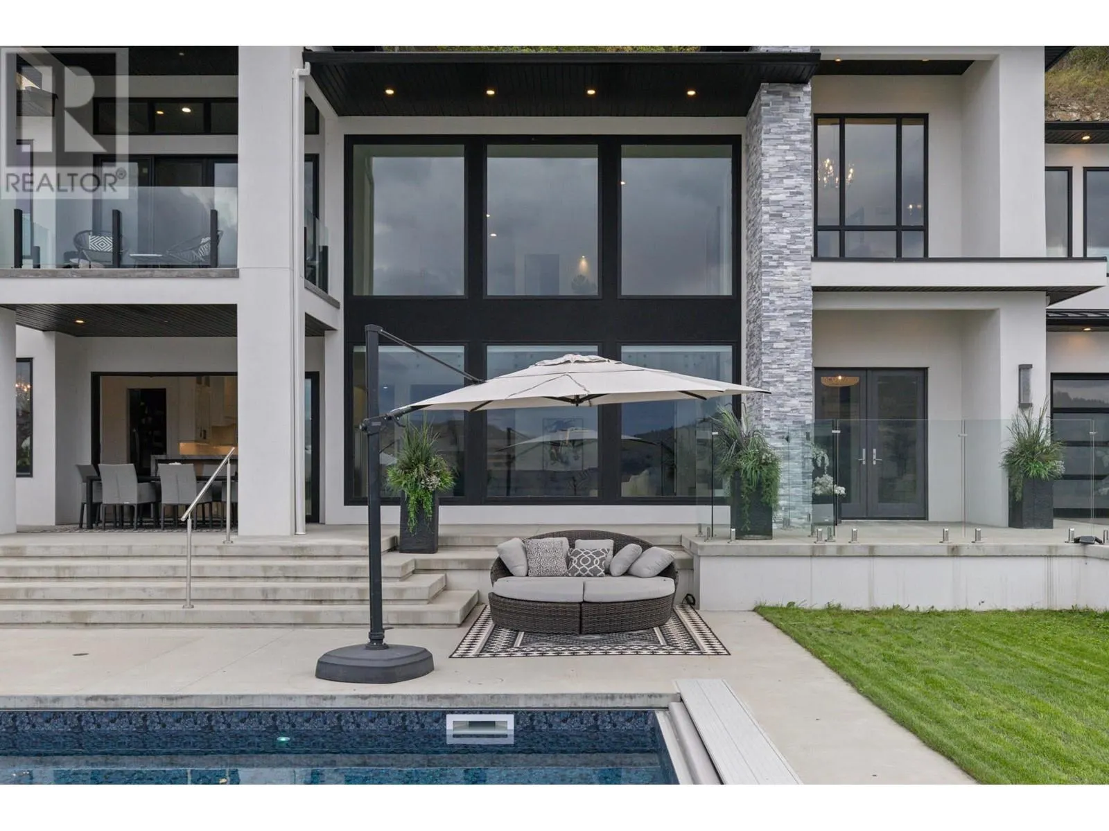 112 Sunset Boulevard