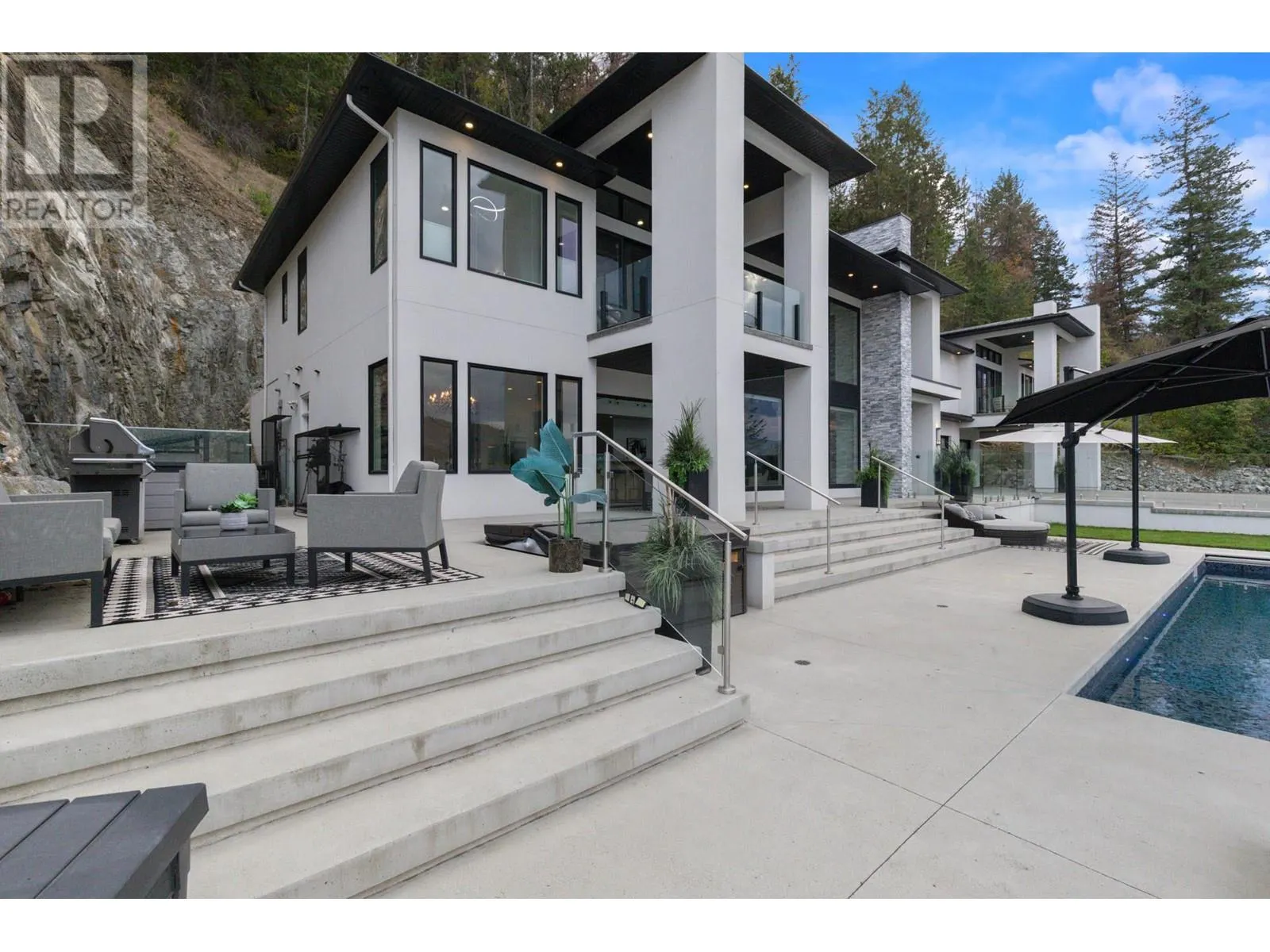112 Sunset Boulevard