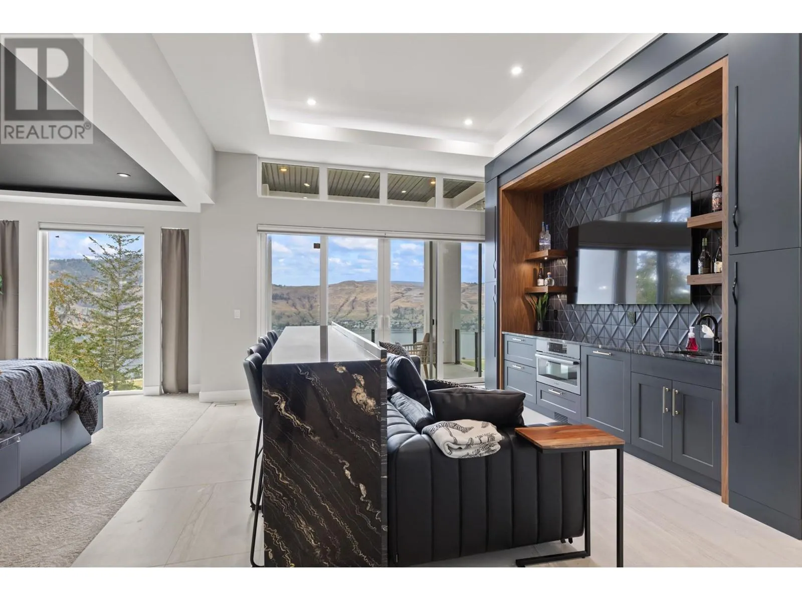 112 Sunset Boulevard