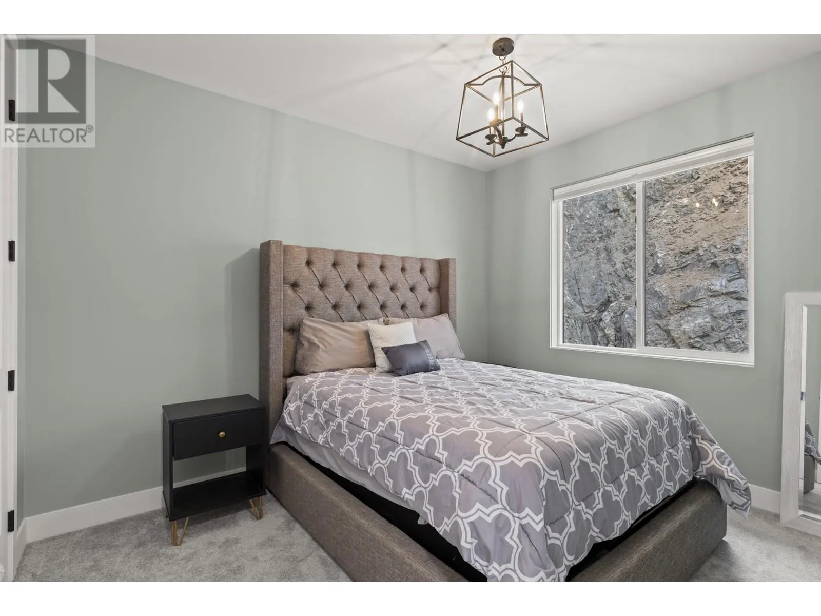 112 Sunset Boulevard