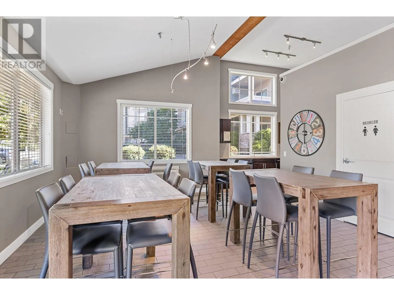 3731 Casorso Road Unit# 210