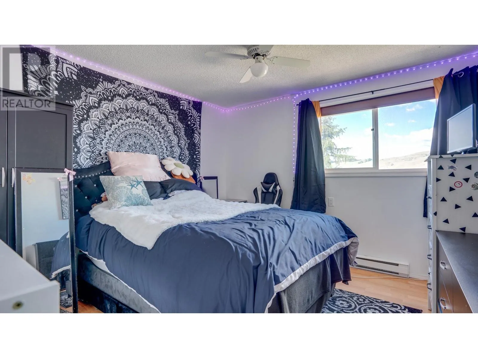 1508 37 Street