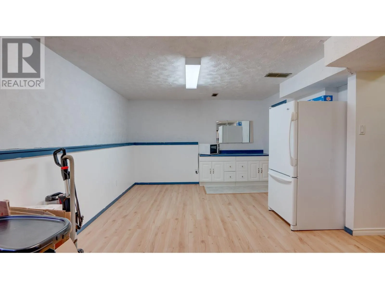 1508 37 Street