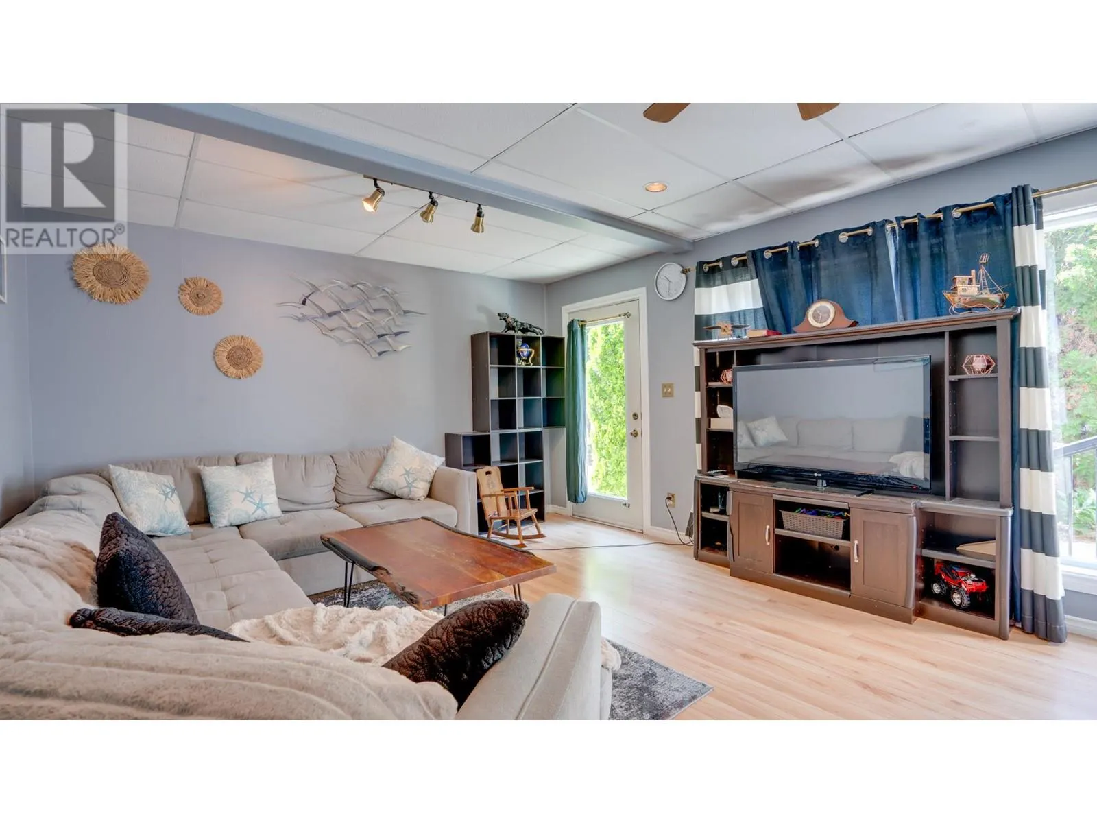 1508 37 Street