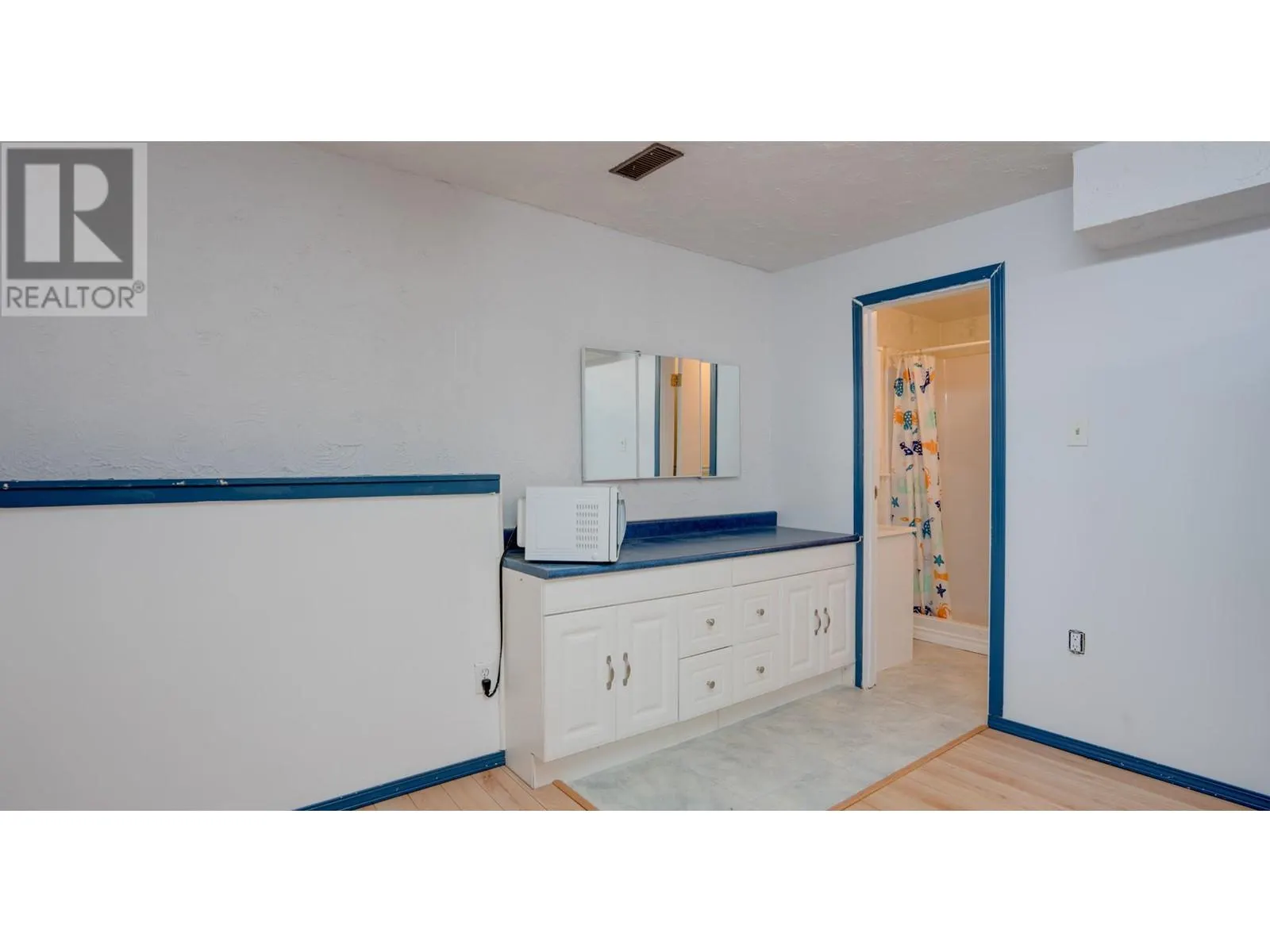 1508 37 Street
