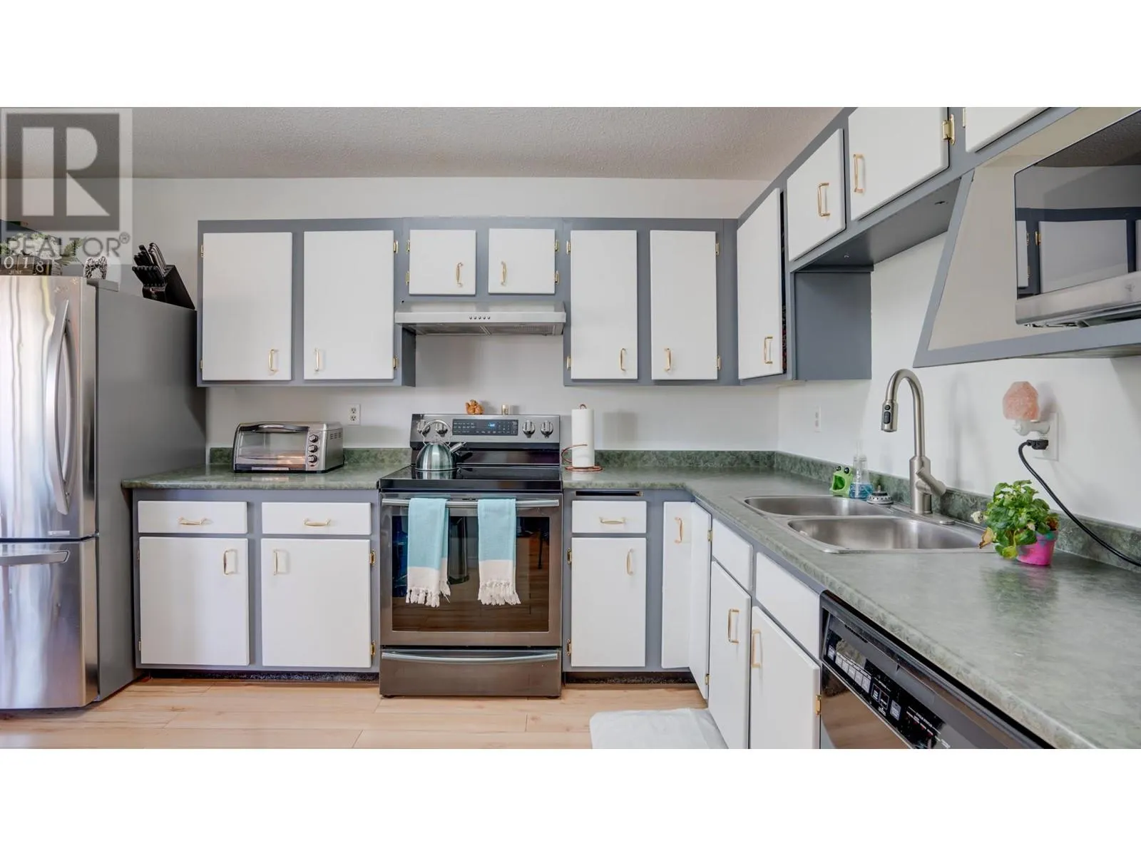 1508 37 Street