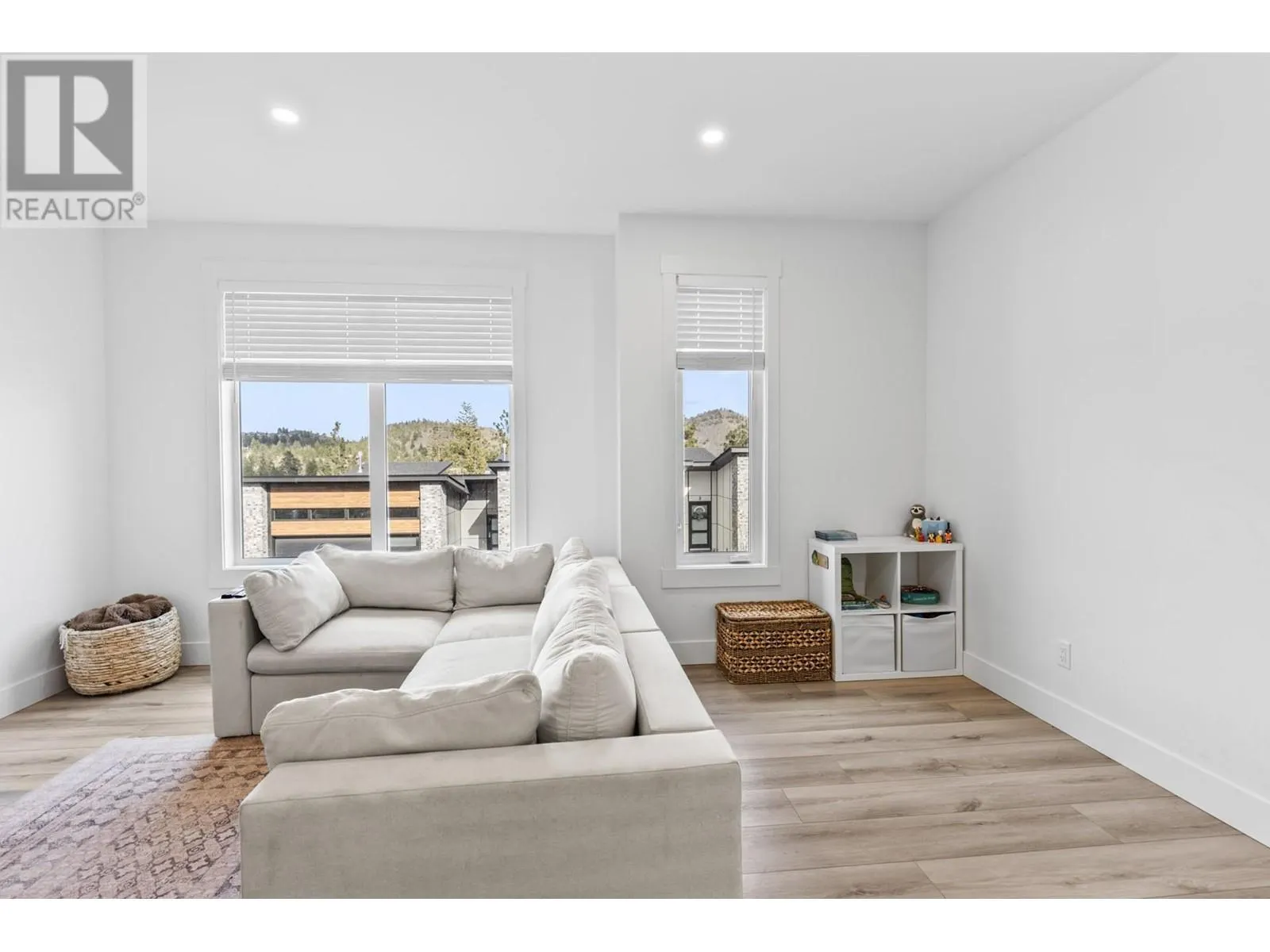 2835 Canyon Crest Drive Unit# 25