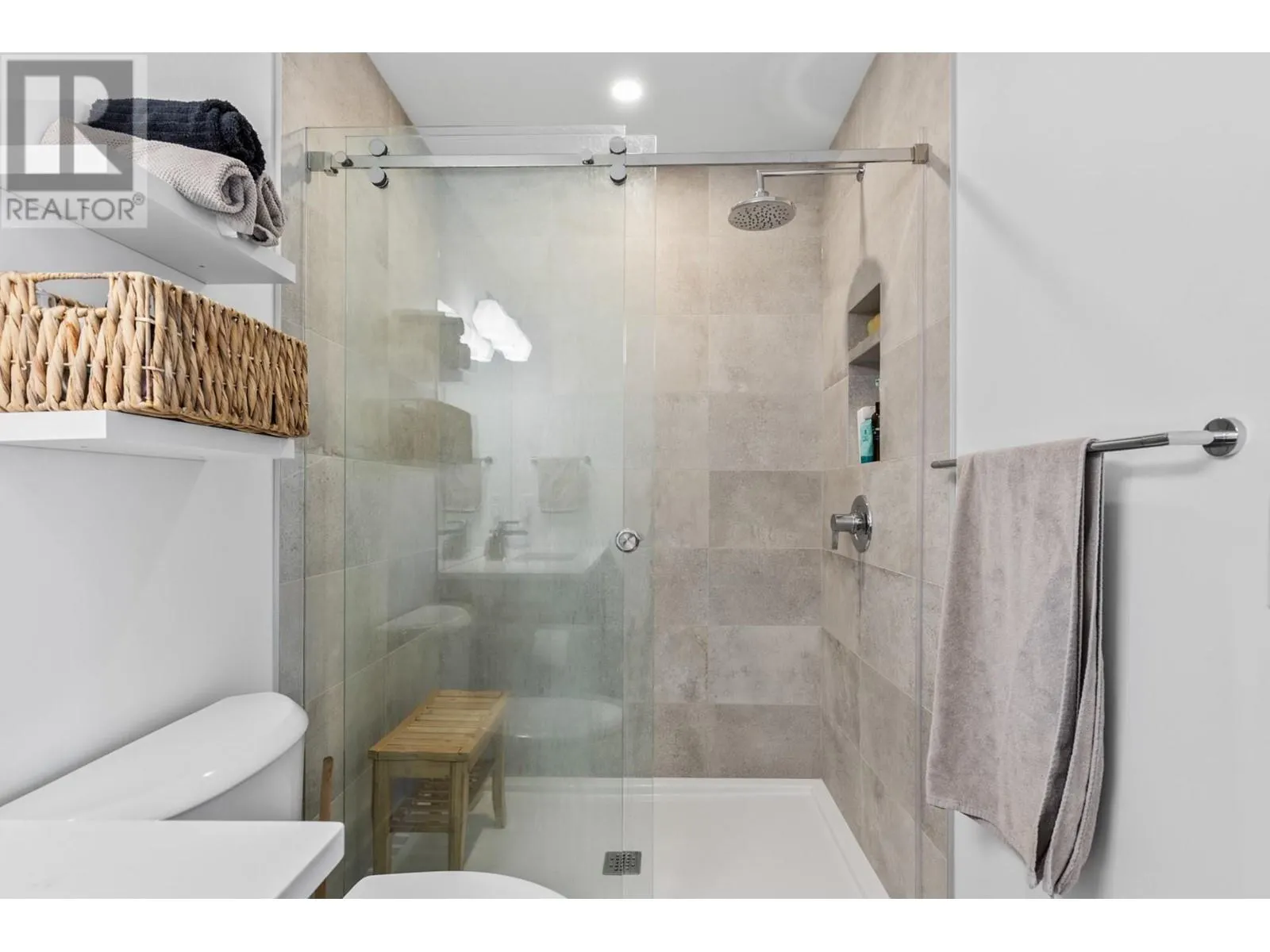 2835 Canyon Crest Drive Unit# 25