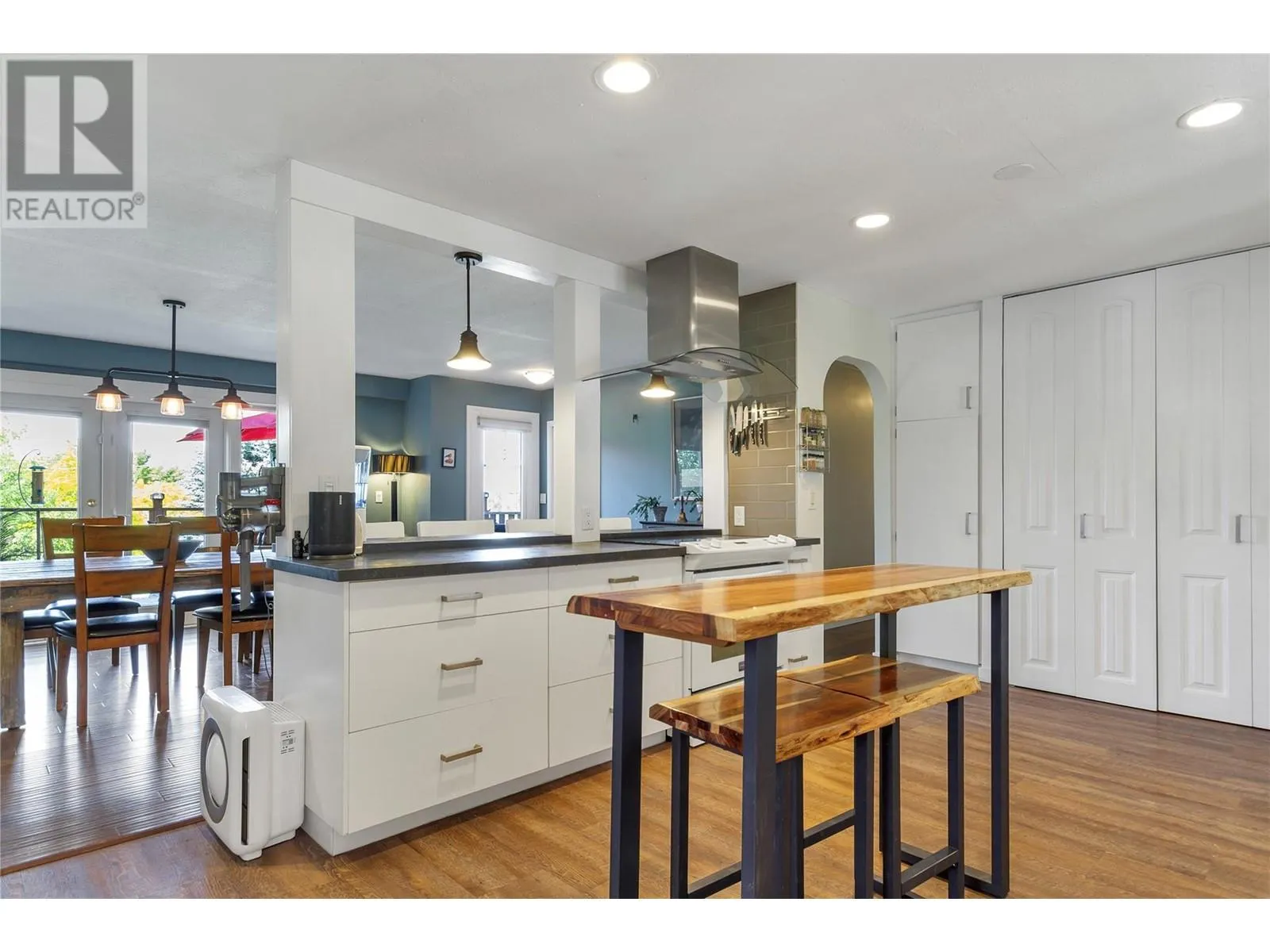 2515 East Vernon Road