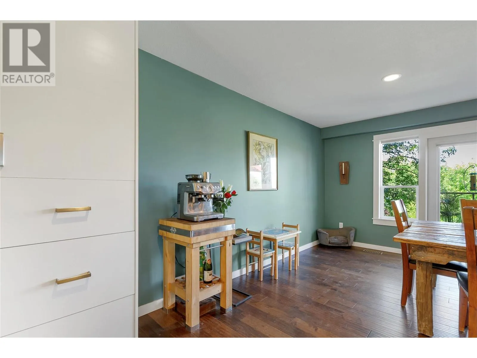 2515 East Vernon Road