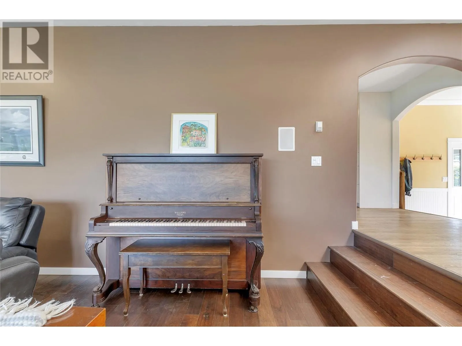 2515 East Vernon Road