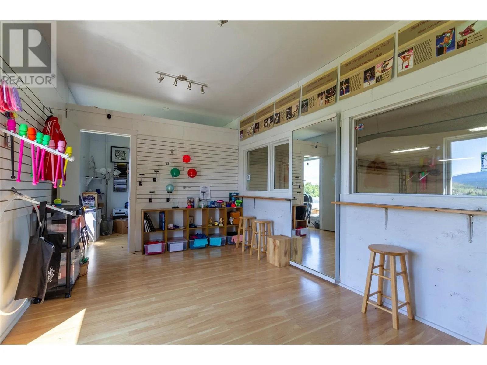 2515 East Vernon Road